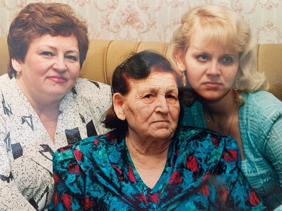 Валова-Исаева-Ивашина 3 поколения.jpeg